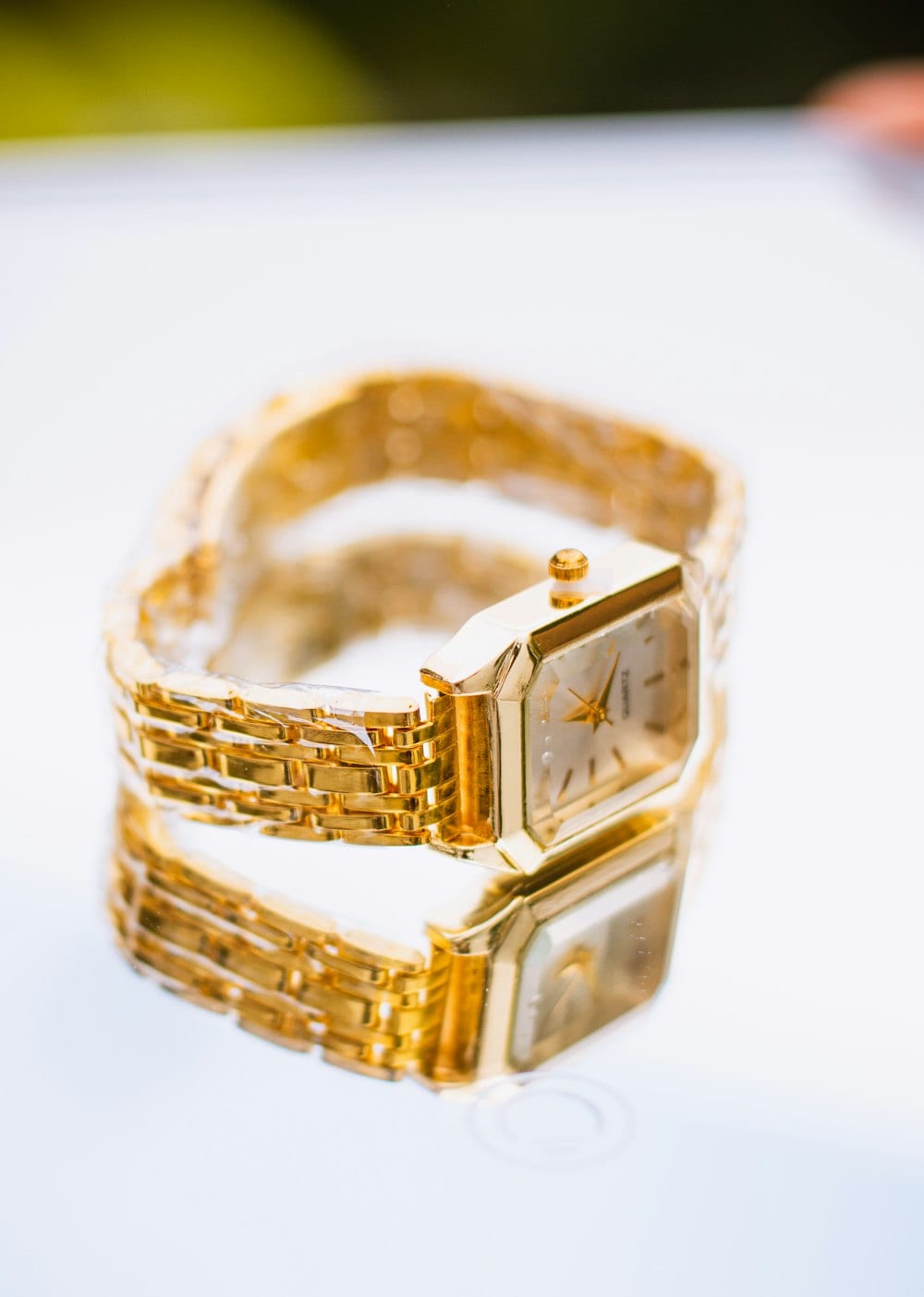 Relógio Quadrado Dourado